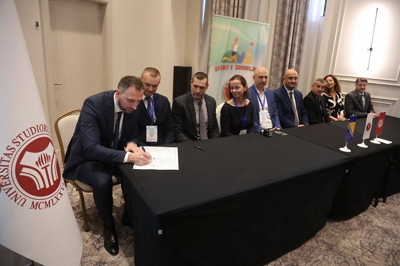Predstavniki članic nove regionalne mreže Balkan Sports Network ob podpisu sporazuma