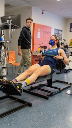 Stanko Štuhec in Filip Matej Pfeifer na meritvah na veslaškem trenažerju Stanko Štuhec in Filip Matej Pfeifer na meritvah na veslaškem trenažerju